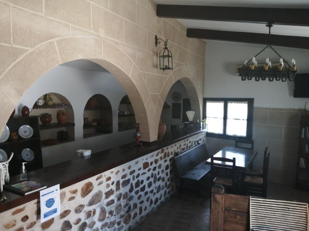 La Pension Del Parador Galisteo Buitenkant foto