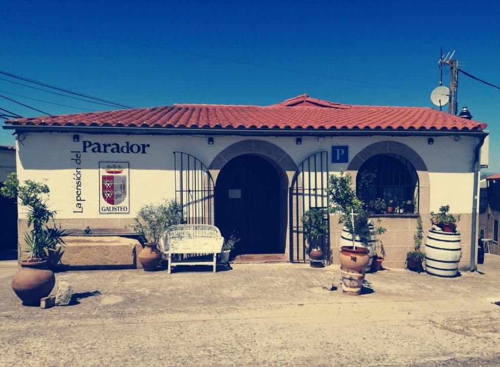 La Pension Del Parador Galisteo Buitenkant foto
